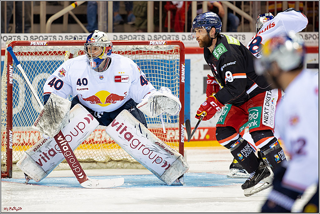 PENNY DEL Viertelfinale 4. Spiel; Duesseldorfer EG - Red Bull Muenchen; Duesseldorf, 16.04.2022